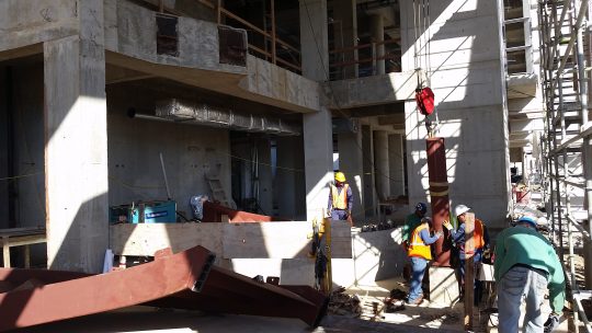 Escalera Ana G. Mendez Inst 01