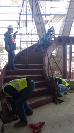 Escalera Ana G. Mendez Inst 05